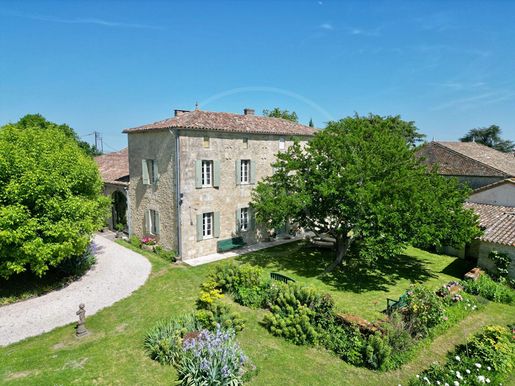 Maison 8 pièces 354 m² · à Sauveterre-de-Guyenne · 354 m² · 689 000 €