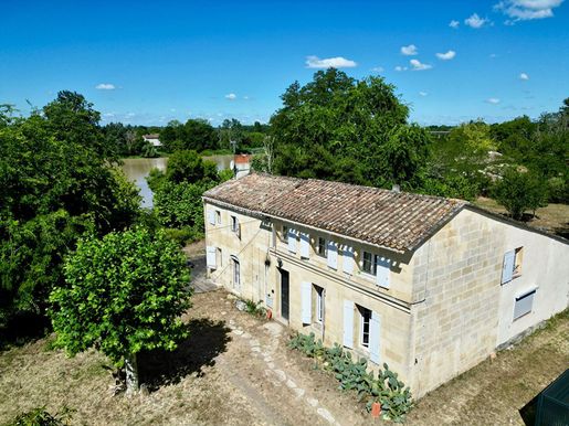 Maison 9 pièces 230 m² · à Libourne · 230 m² · 370 000 €