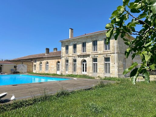 Maison 13 pièces 300 m² · à Saint-Émilion · 300 m² · 848 000 €