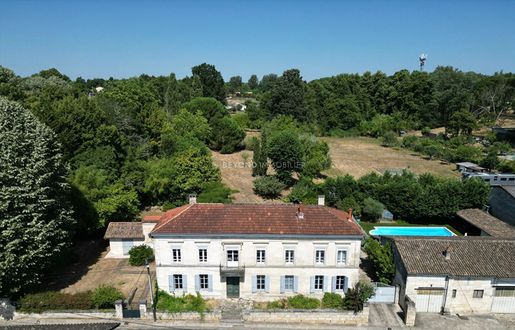 Maison 15 pièces 470 m² · à Guîtres · 470 m² · 550 000 €