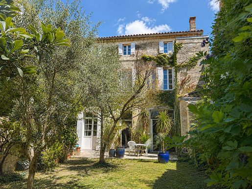 Maison 9 pièces 296 m² · à Libourne · 296 m² · 590 000 €