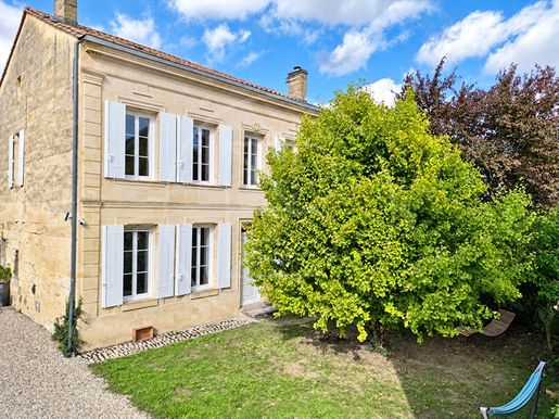 Maison 6 pièces 185 m² · à Branne · 185 m² · 450 000 €