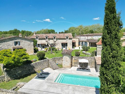 Maison 7 pièces 280 m² · à Rauzan · 280 m² · 598 500 €