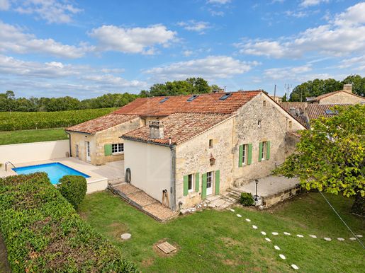Maison 8 pièces 267 m² · à Lussac · 267 m² · 360 000 €