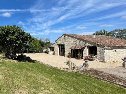 Maison 12 pièces 315 m² · à Duras · 315 m² · 561 750 €