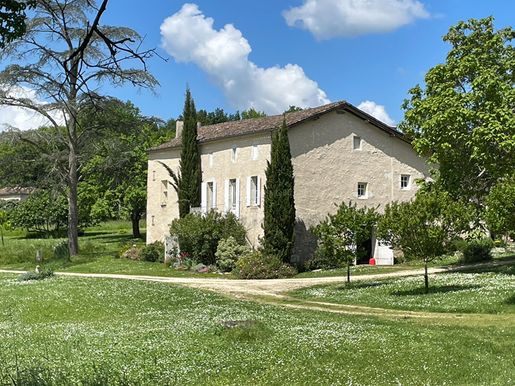 Maison 7 pièces 201 m² · à Montcaret · 201 m² · 682 500 €