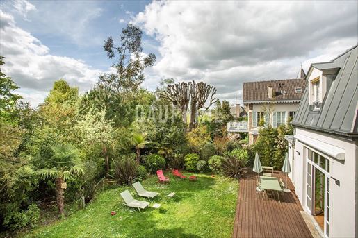 Maison 254 m² · à Sèvres · 254 m² · 2 150 000 €