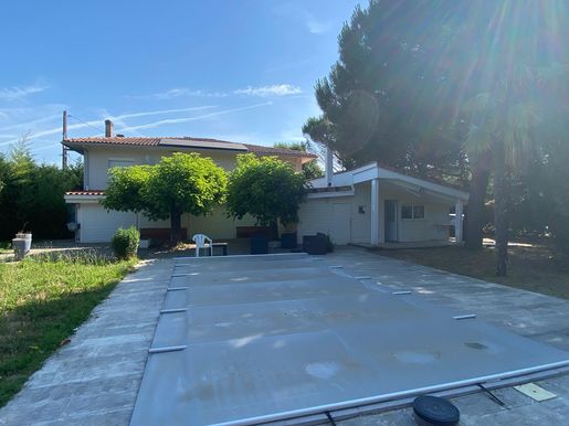 Maison 9 pièces 270 m² · à Montauban · 270 m² · 279 900 €