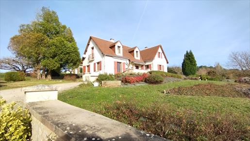 7 pièces 154 m² · à Chambon · 154 m² · 233 500 €