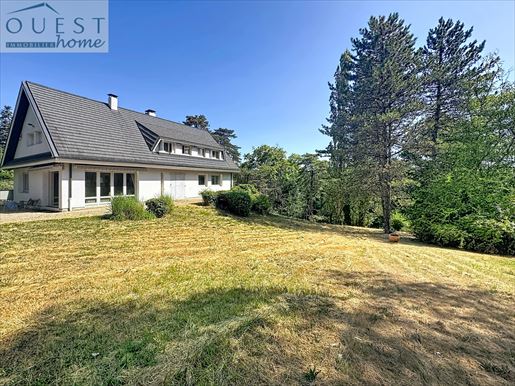 Maison 10 pièces 202 m² · à Charbonnières-les-Bains · 202 m² · 995 000 €