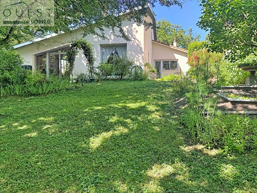 Maison 8 pièces 223 m² · à Charbonnières-les-Bains · 223 m² · 1 110 000 €
