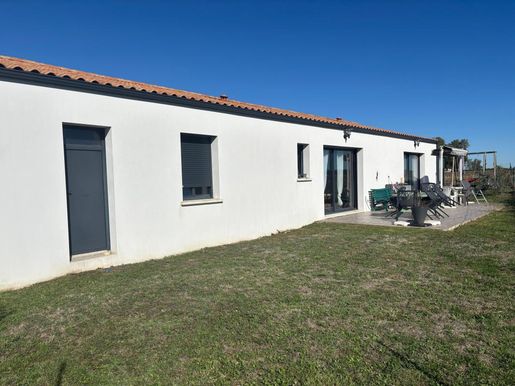 Maison 6 pièces 132 m² · à Pont-l'Abbé-d'Arnoult · 132 m² · 315 000 €