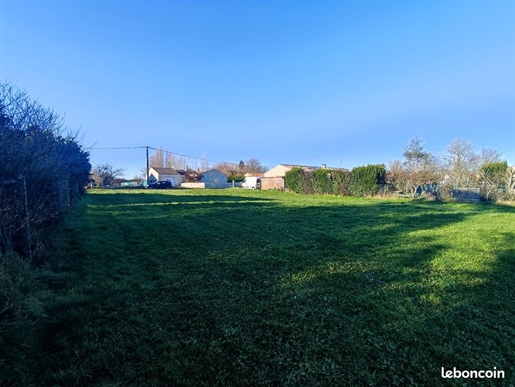Terrain 845 m² · à Saint-Jean-d'Angle · 845 m² · 66 000 €