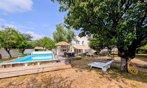 Maison 6 pièces 163 m² · à Echillais · 163 m² · 332 800 €