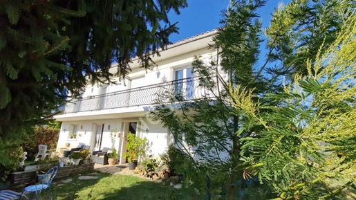 Maison 8 pièces 192 m² · à Bergerac · 192 m² · 222 000 €