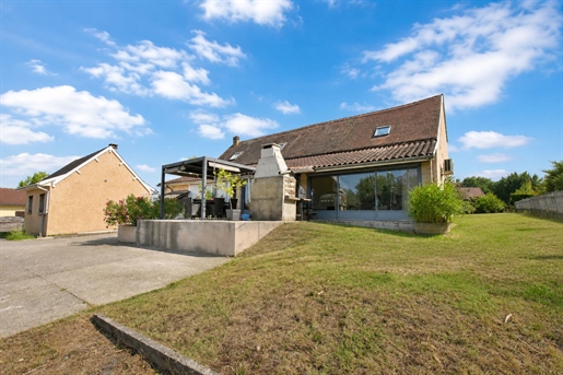 Maison 8 pièces 278 m² · à Cours-de-Pile · 278 m² · 318 000 €