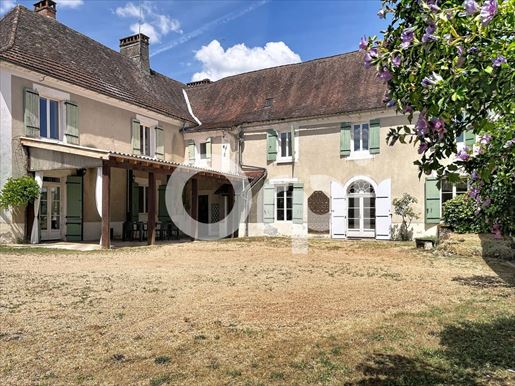 Maison 9 pièces 247 m² · à Savignac-les-Eglises · 247 m² · 320 855 €