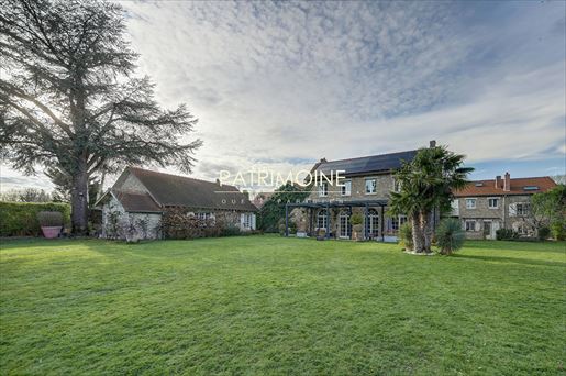 Maison 8 pièces 400 m² · à Feucherolles · 400 m² · 1 990 000 €