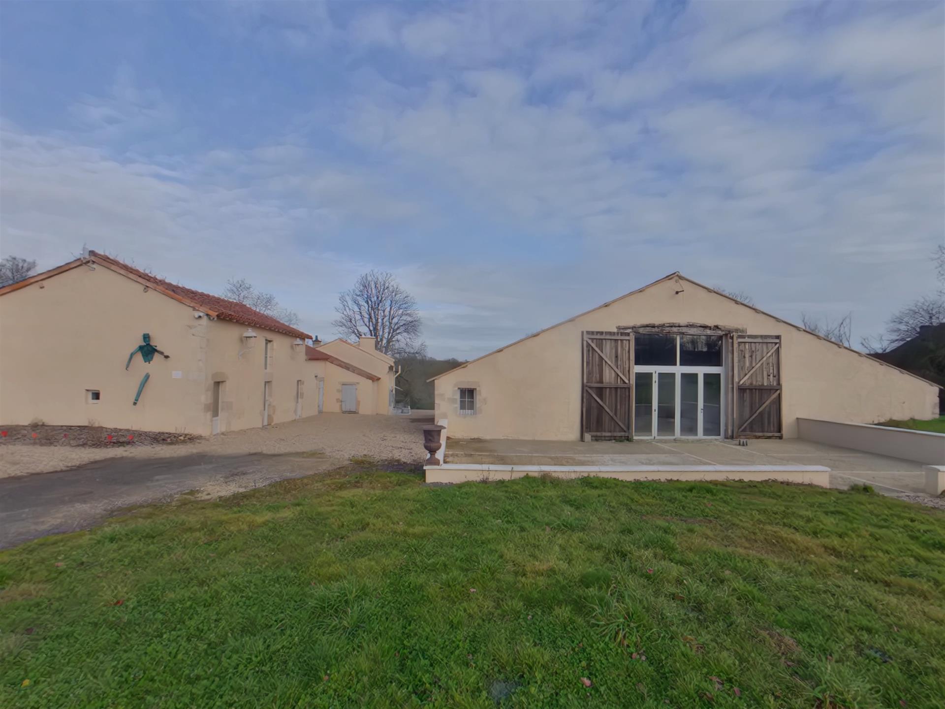 Maison à vendre, 260m², Pindray
