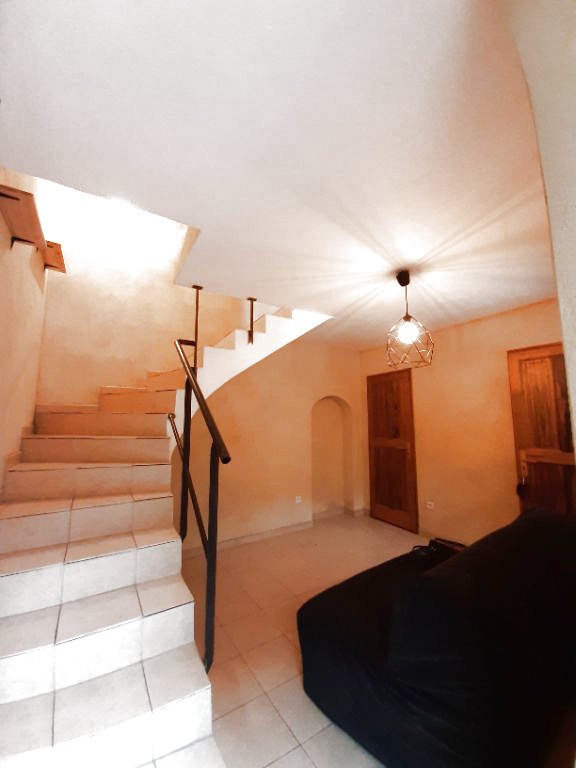 Maison à louer, 39m², Sainte-Cécile-les-Vignes