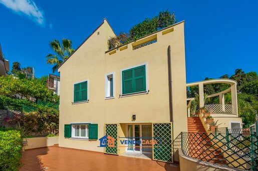 ALASSIO : APPARTEMENT EN VILLA AVEC BOX AUTO