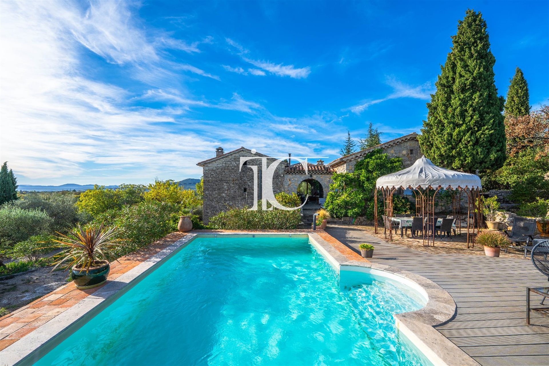 Maison 8 pièces 163 m² · à Les Vans · 163 m² · 990 000 €