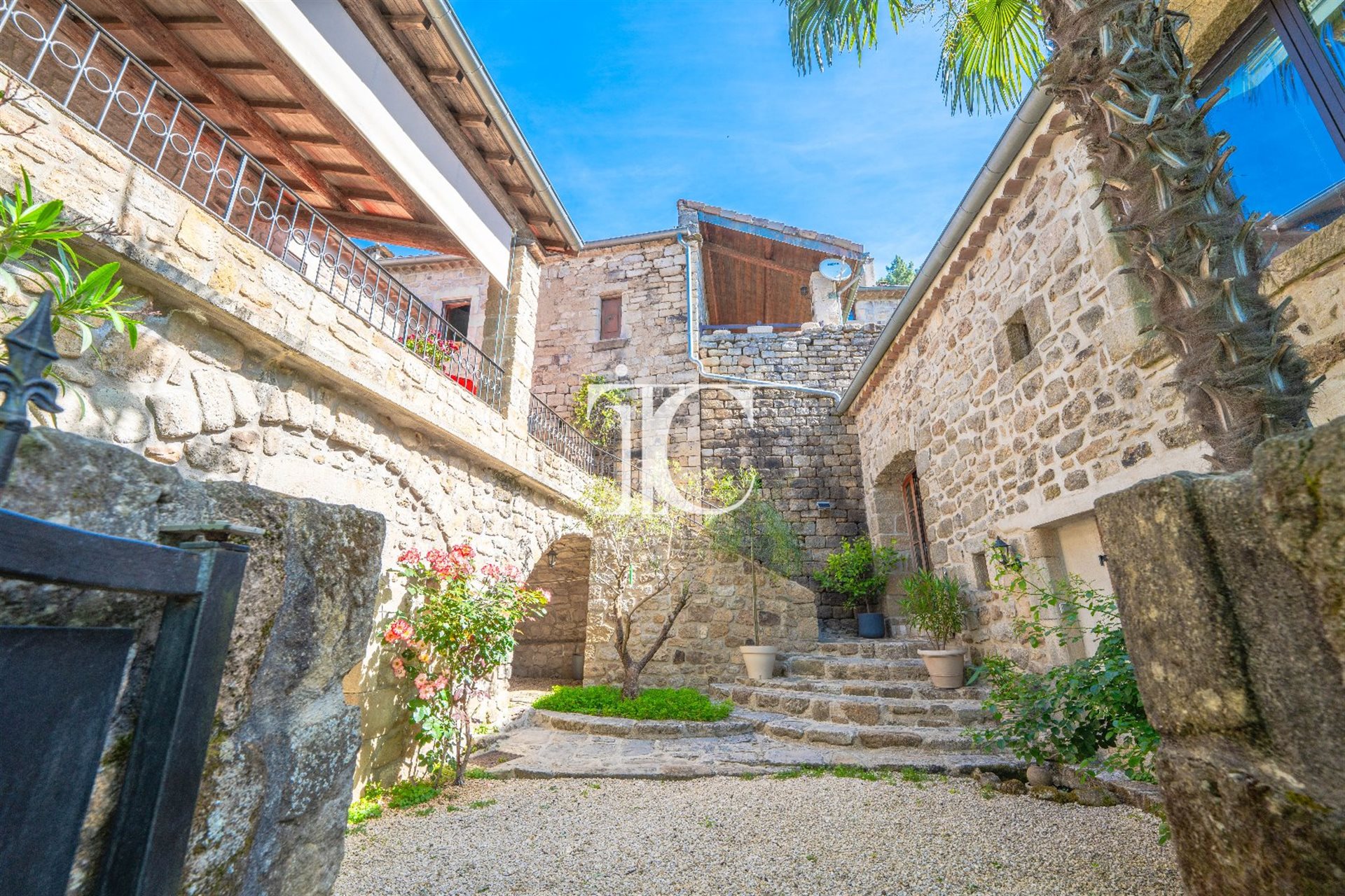 Maison 6 pièces 186 m² · à Les Vans · 186 m² · 498 000 €