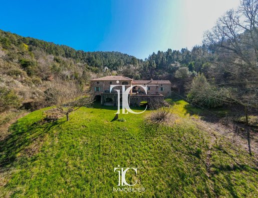 Maison 9 pièces 289 m² · aux Vans · 289 m² · 620 000 €