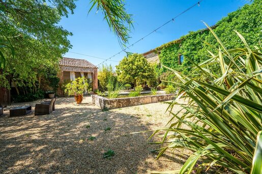 Maison 13 pièces 466 m² · à Rochegude · 466 m² · 1 950 000 €