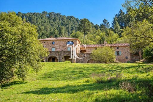 Maison 9 pièces 289 m² · aux Vans · 289 m² · 620 000 €