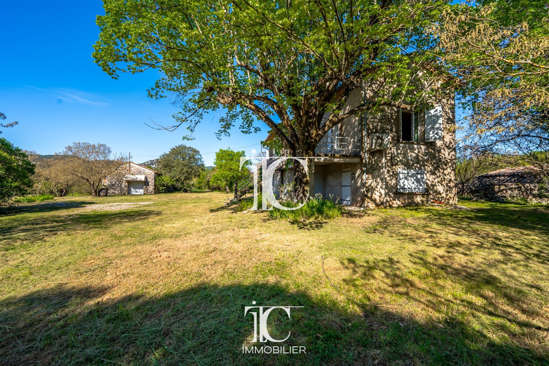 18Th Century Stone Farmhouse for Sale between Les Vans and Banne – 91 sqm living space on... - Vue 2