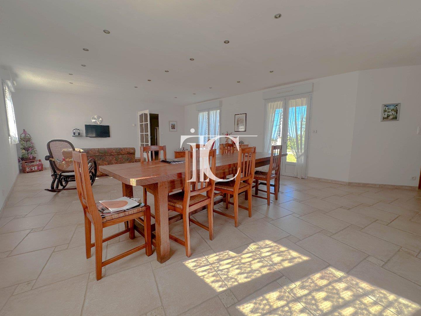 Maison à vendre, 121m², Barjac