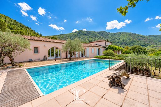 Maison 7 pièces 146 m² · aux Vans · 146 m² · 550 000 €