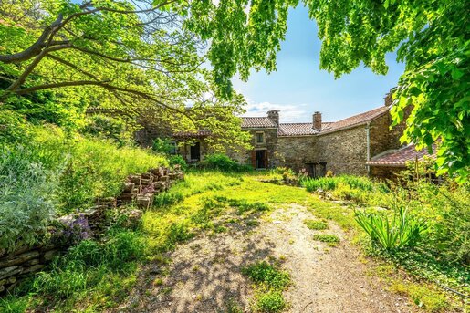 Maison 8 pièces 205 m² · à Malbosc · 205 m² · 399 000 €