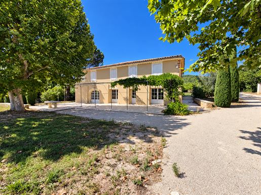 8 pièces 254 m² · à Gargas · 254 m² · 1 100 000 €