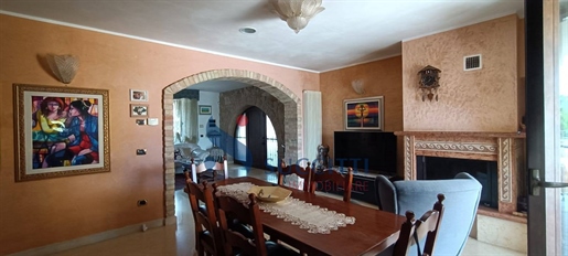 Casa unifamiliar à venda em Campli, Cesenà