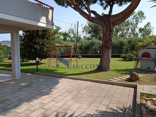Villa na predaj v Albe Adriatike