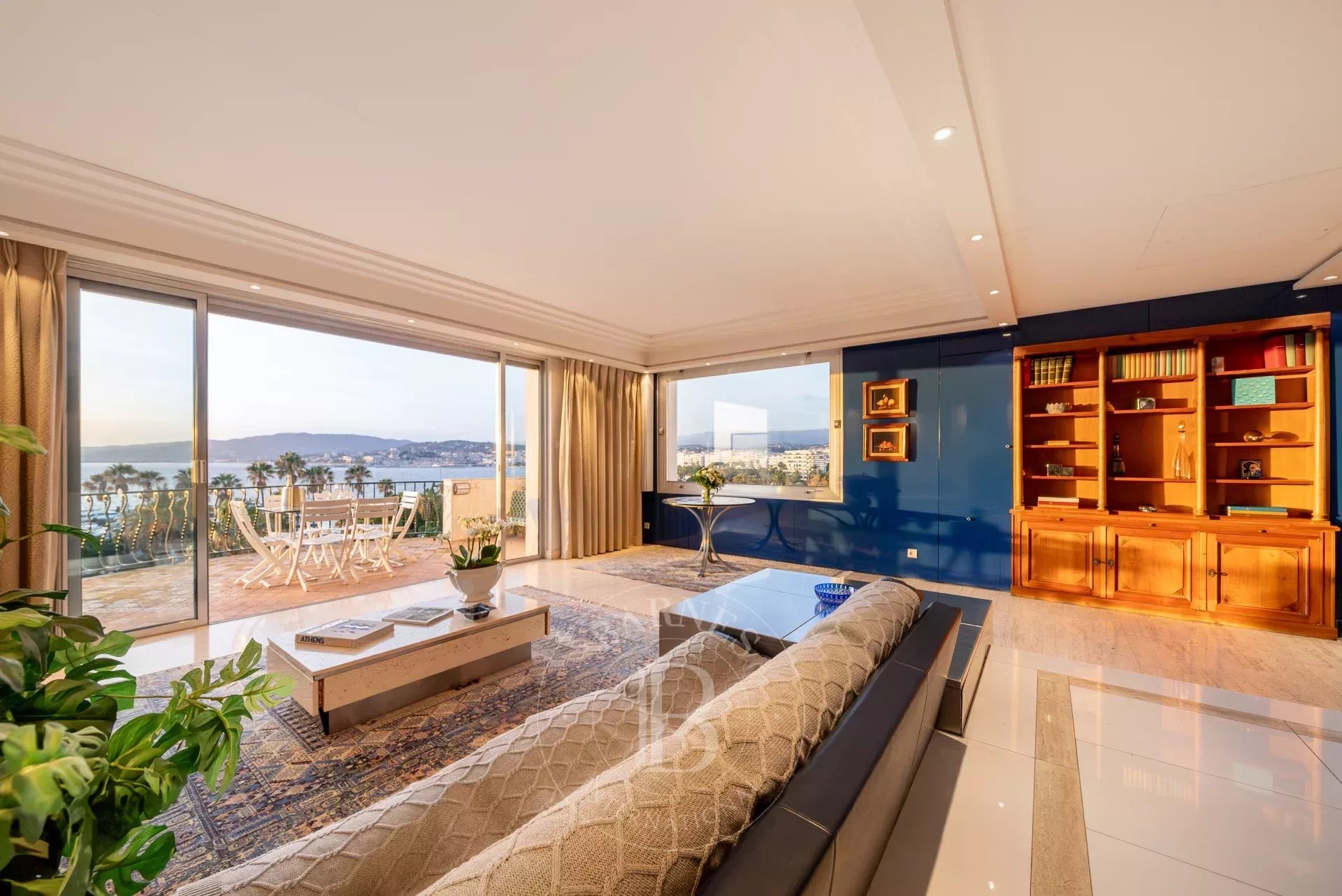 Cannes Croisette - Penthouse - Panoramic Sea View - 8 Rooms