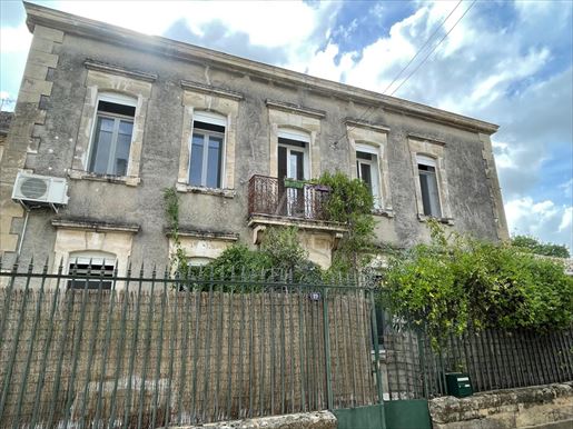Maison 5 pièces 128 m² · à Saint-André-de-Sangonis · 128 m² · 200 000 €
