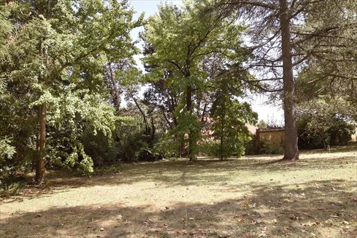 Terrain 1000 m² · à Saint-Cyr-au-Mont-d'Or · 1 000 m² · 698 000 €
