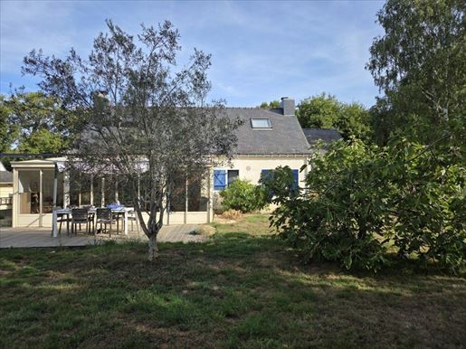 Maison 6 pièces 135 m² · à Le Tour-du-Parc · 135 m² · 374 400 €