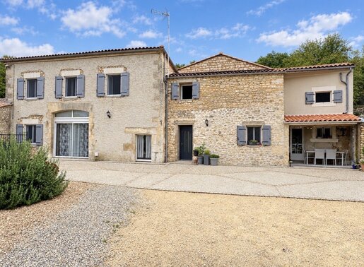 Maison 8 pièces 167 m² · à Touvre · 167 m² · 355 000 €
