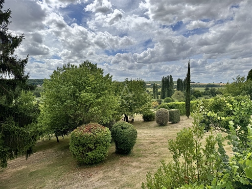 9 pièces 160 m² · à Mouthiers-sur-Boëme · 160 m² · 369 000 €