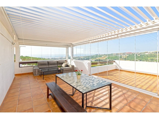 Ruhiges Penthouse mit 2 Schlafzimmern, großzügigen Terrassen, Panoramablick und großem Investitionspotenzial