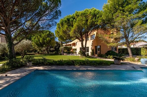 Maison 7 pièces 367 m² · à Villeneuve-lès-Avignon · 367 m² · 1 495 000 €
