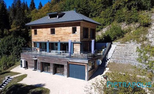 Maison 7 pièces 230 m² · à Mijoux · 230 m² · 869 000 €