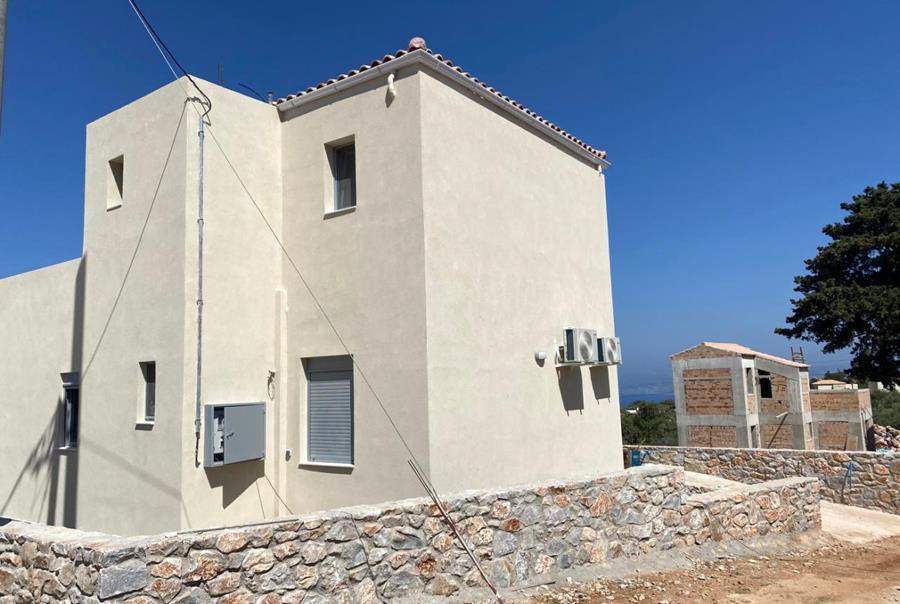 Newly built house in Kefalas with sea views
