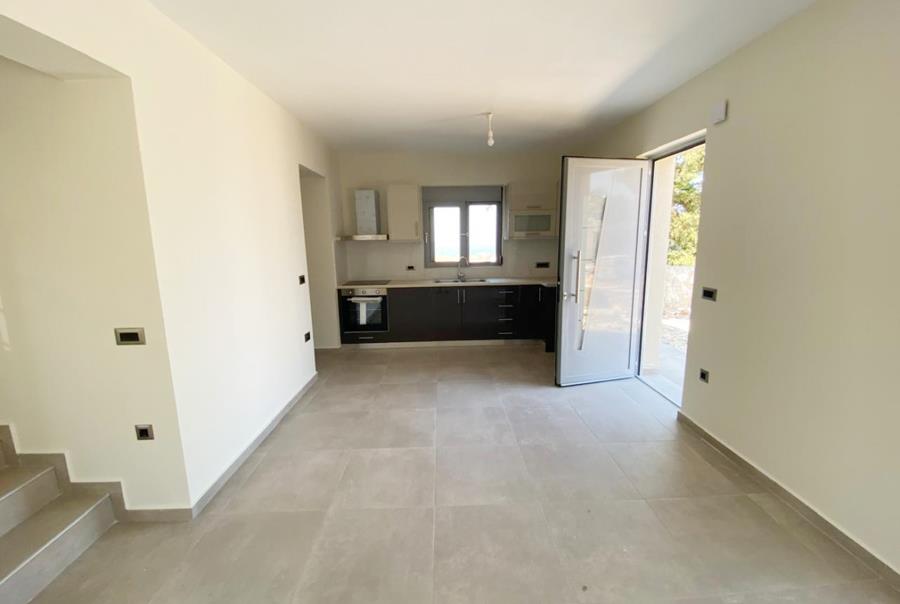 Newly built house in Kefalas with sea views