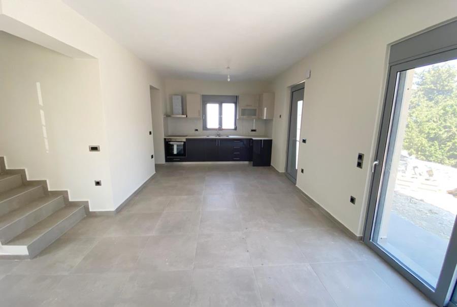 Newly built house in Kefalas with sea views
