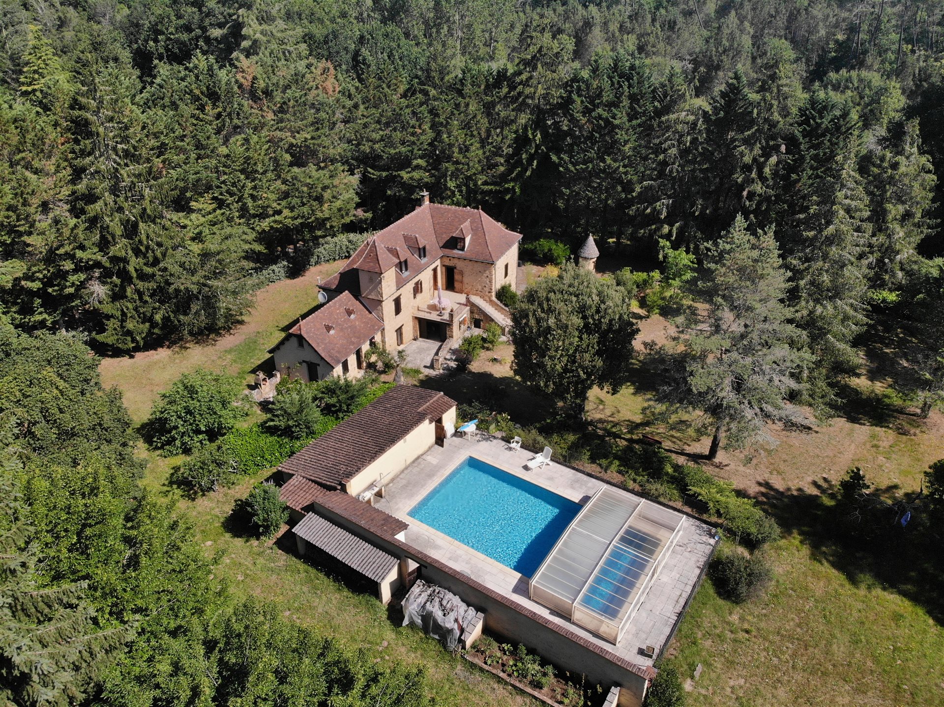 12 pièces 250 m² · à Nabirat · 250 m² · 390 000 €